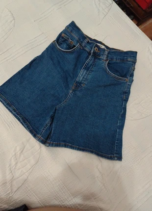 Pantalón vaquero corto mujer de Pull & Bear, marca: Pull & Bear, estado: Muito bom, tamanho: M / 38 / 10, €4.00, €4.90 inclui Proteção do Comprador