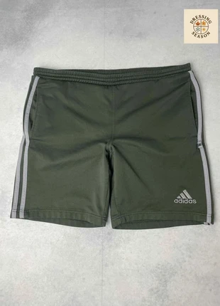 Short Adidas Vert Taille M(44) très bon état, merk: adidas, staat: Heel goed, maat: M, € 9,99, € 11,19 inclusief Kopersbescherming