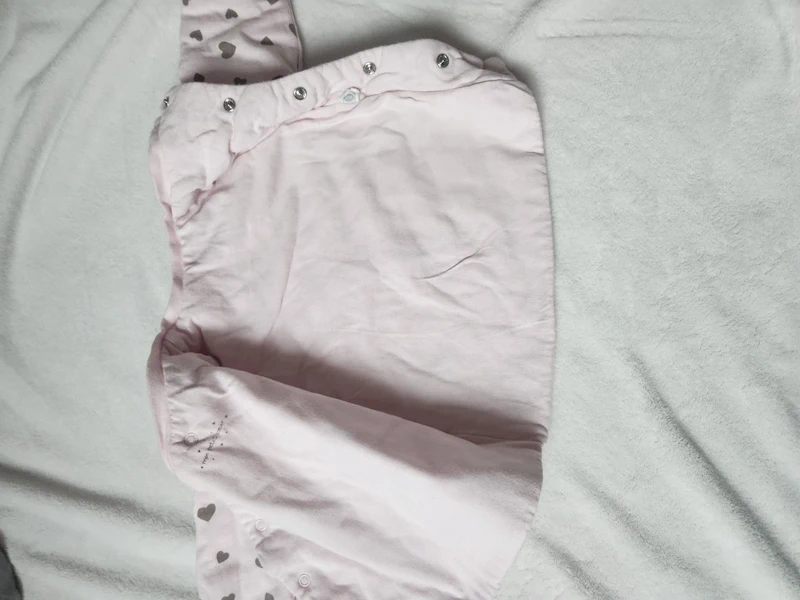 Beau pyjama épais hiver bébé fille rose et taupe motif coeurs 9 mois deux pièces qui s'accrochent - photo numéro 5
