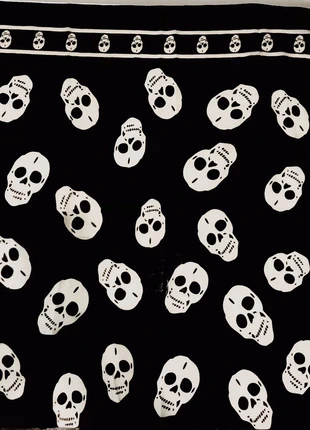 Large Black Scarf White Skulls 184 cm x 106 cm, condition: Very good, £1.00, £1.75 includes Buyer Protection