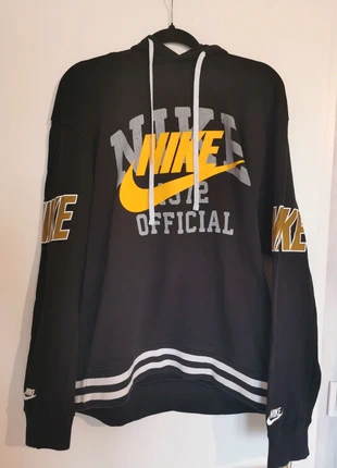 Sweat Nike Taille M, très bon état, marque: Nike, état: Très bon état, taille: M, 25,00 €, 26,95 € Protection acheteurs incluse
