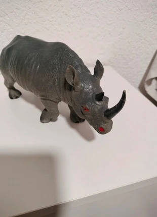 Figura de rinoceronte, marca: Hasbro, estado: Muy bueno, tamaño: 3 años / 98 cm, 2,00 €, 2,80 € Protección al comprador incluida