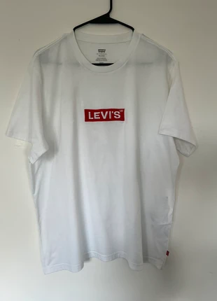 Levi’s Men’s White T shirt with logo, size M, brand: Levi's, condition: Very good, size: M, £6.00, £7.00 includes Buyer Protection
