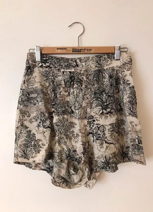 Short ample motif jungle t40 H&M, marke: H&M, zustand: Sehr gut, größe: L / 40 / 12, 7,00 €, 8,05 € inklusive Vinted-Käuferschutz