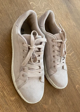 Leuke sneakers nude kleur maat 39, marca: clo, estado: Bueno, tamaño: 39, 5,00 €, 5,95 € Protección al comprador incluida
