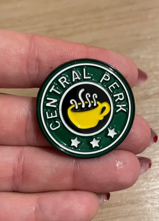 Pins métal peint central perk, brand: F.R.I.E.N.D.S, condition: New without tags, €7.90, €9.00 includes Buyer Protection