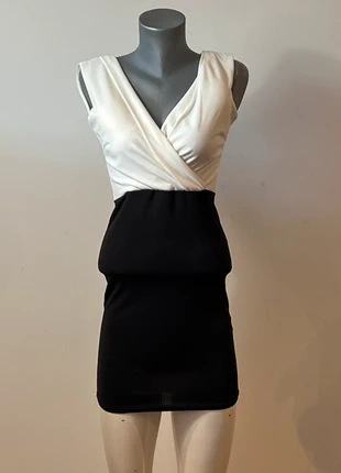 Jolie robe Bianche et noire, made in italy, taille 34, très bon état, marque: Made In Italy, état: Très bon état, taille: XS / 34 / 6, 5,99 €, 6,99 € Protection acheteurs (Pro) incluse