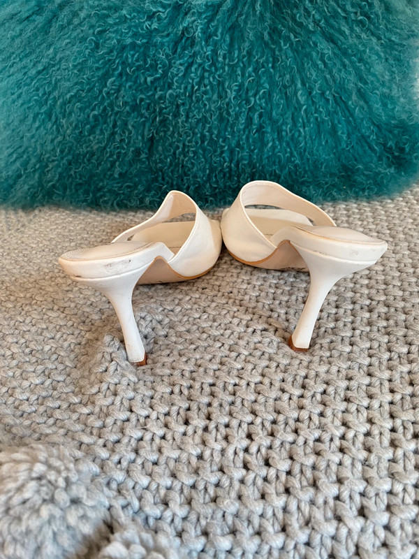 Size 2 deals white heels