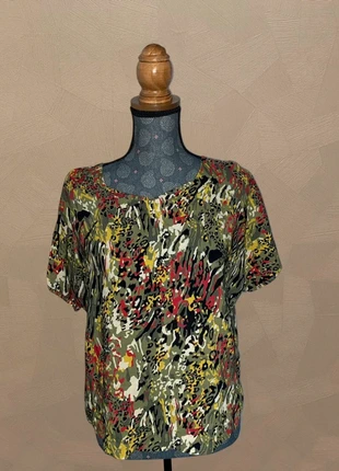 Haut Biscote - Taille S/36 - Imprimé multicolore kaki - Très bon état, merk: Biscote, staat: Heel goed, maat: S / 36 / 8, € 7,00, € 8,05 inclusief Kopersbescherming