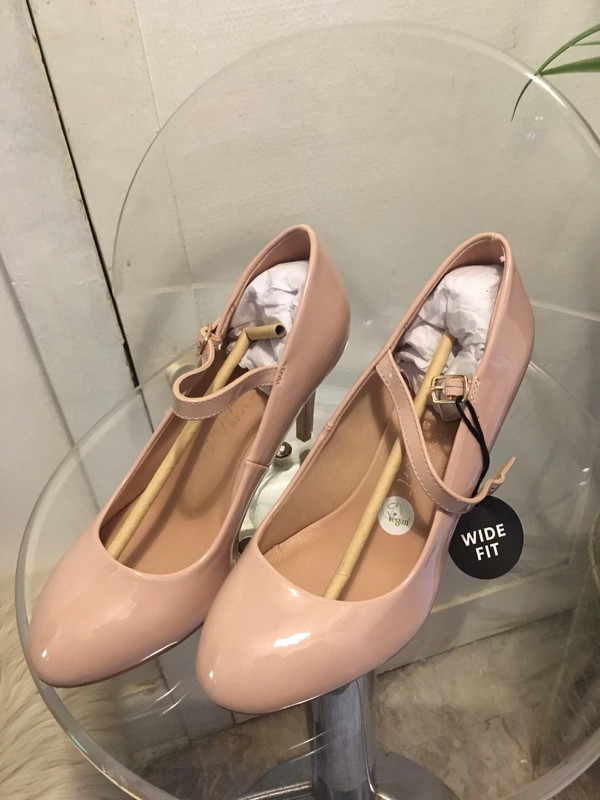 Baby pink sales heels new look