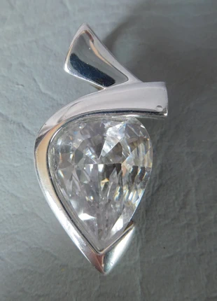 Pendentif fruit abstrait amande poire grise en argent massif 925 pierre cristal blanche femme fille, merk: argent massif 925, staat: Heel goed, € 28,00, € 30,10 inclusief Kopersbescherming Pro