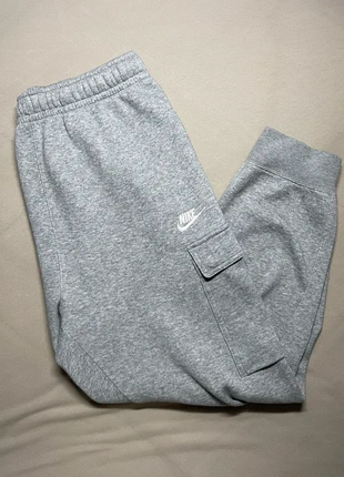 Jogging Nike gris, marque: Nike, état: Très bon état, taille: M, 15,00 €, 16,45 € Protection acheteurs incluse