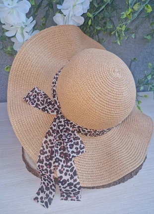 Chapeau de soleil neuf avec ruban léopard, merk: Soleil, staat: Nieuw met prijskaartje, maat: Universele maat, € 9,00, € 10,15 inclusief Kopersbescherming