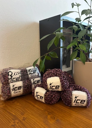 Gomitoli nuovi 50 grammi, brand: LAINE, condizioni: Nuovo con cartellino, €15.00, €16.45 include la Protezione acquisti