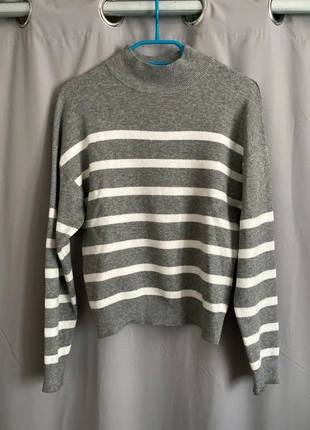 Pull gris à rayures blanches, staat: Heel goed, maat: XS / 34 / 6, € 10,00, € 11,20 inclusief Kopersbescherming