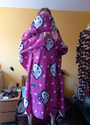 Sleeved Hello Kitty Blanket, brand: Hello Kitty, condition: Good, £3.00, £3.54 includes Buyer Protection