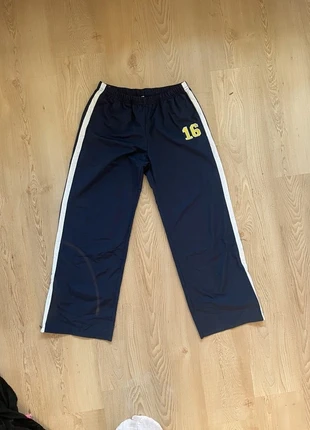 Dark Blue Sporty Joggers with Side Stripe & Bold Lettering – Size M, merk: Fashion, staat: Goed, maat: M / 38 / 10, € 10,00, € 11,20 inclusief Kopersbescherming