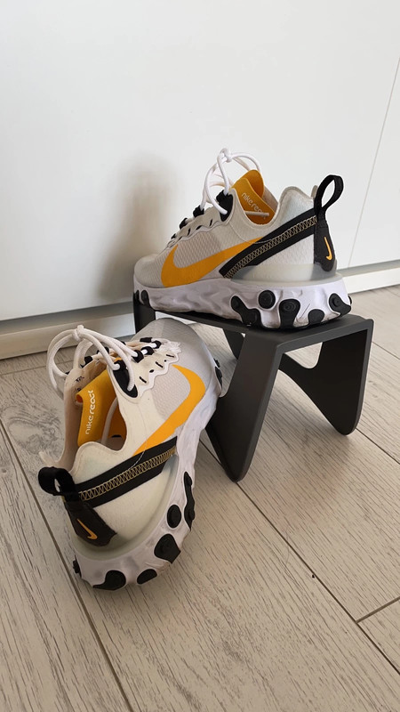 Nike jaune sale et blanche