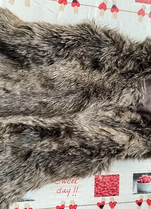 Gilet di pelliccia eco grigia bambina, marca: Eco, estado: Muito bom, tamanho: 12 anos / 152 cm, €12.00, €13.30 inclui Proteção do Comprador