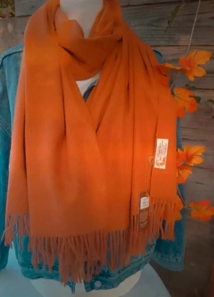 Sublime Écharpe Orange ultra douce épaisse, marque: Boutique Parisienne Cashmere Blend, état: Très bon état, 24,80 €, 26,74 € Protection acheteurs incluse