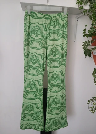 Pantalon bootcut imprimé marbre vert taille élastique Shein taille 34, marke: Shein, zustand: Sehr gut, größe: XS / 34 / 6, 3,00 €, 3,85 € inklusive Vinted-Käuferschutz