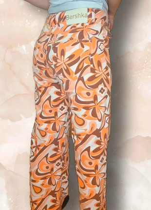 Pantalon à motif orange marron bershka hippie bohème jean colorés, marke: Bershka, zustand: Sehr gut, größe: S / 36 / 8, 10,00 €, 11,20 € inklusive Vinted-Käuferschutz