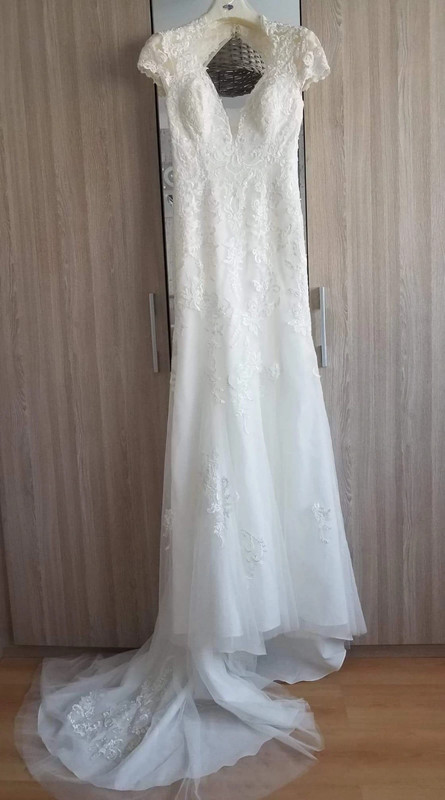 Lace wedding dress with veil | Vinted