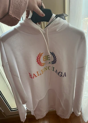 Sweat Balenciaga blanc, brand: Balenciaga, condition: New with tags, size: L, €280.00, €294.70 includes Buyer Protection
