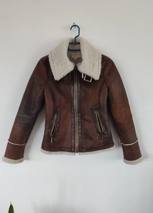 Blouson aviateur en cuir synthétique doublure en moumoute Michael Kors marron taille XS, marque: Michael Kors, état: Bon état, taille: XS / 34 / 6, 57,00 €, 60,55 € Protection acheteurs incluse