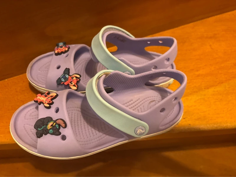 Sandales crocs stitch 33/34 - photo numéro 11