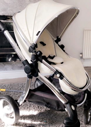 Swan hot sale egg pram