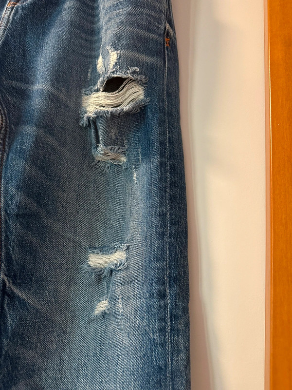 Jeans 2025 sfrangiati sotto