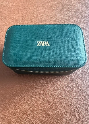 Embossed olive green leather Zara jewellery box, marca: Zara, estado: Muy bueno, 7,00 €, 8,05 € Protección al comprador incluida