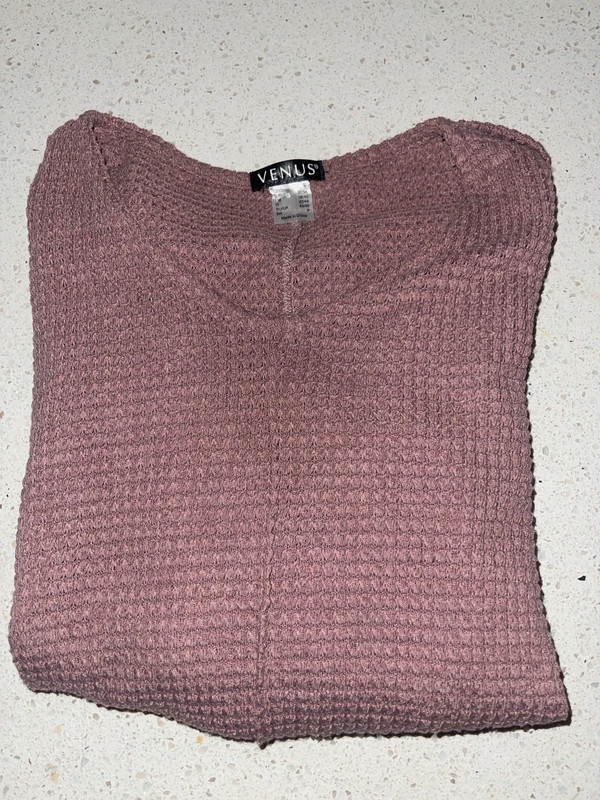 Venus size small, light pullover GUC , may have minor marks , pretty sleeves 4