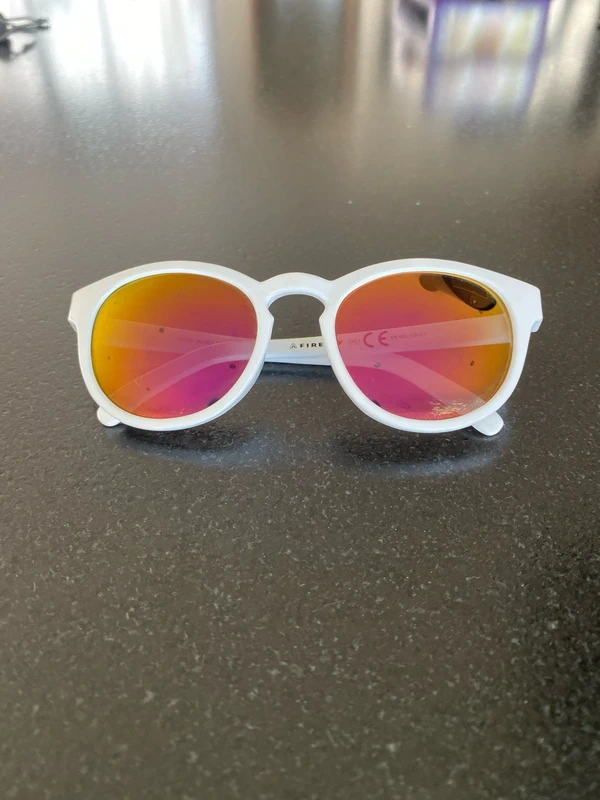 Lunettes de soleil blanche - photo numéro 4