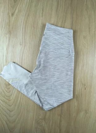 Legging mi-long Lululemon | Pilates musculation fitness yoga | Gris clair | Taille 8-S, brand: Lululemon, condizioni: Ottime, taglia: S / IT 40 / EU 36, €16.00, €17.50 include la Protezione acquisti