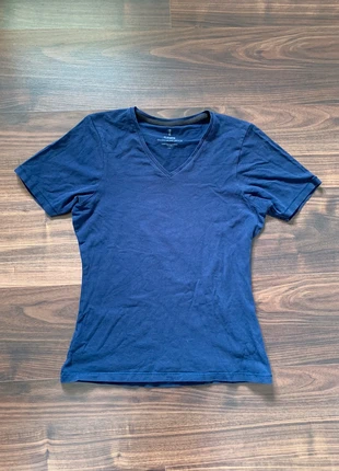 elevate navy vneck t-shirt size M, marke: ELEVATE, zustand: Sehr gut, größe: M / 38 / 10, 7,00 €, 8,05 € inklusive Vinted-Käuferschutz