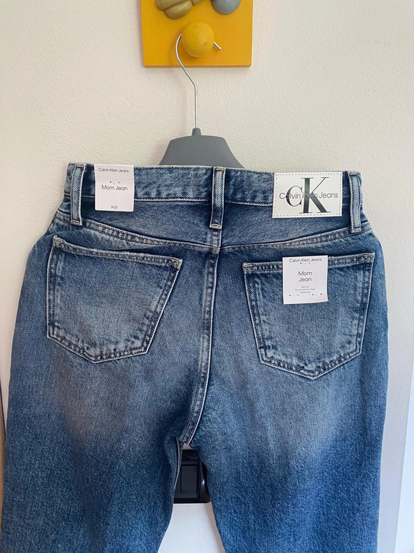 Mom Jeans Calvin Klein con strappi 5