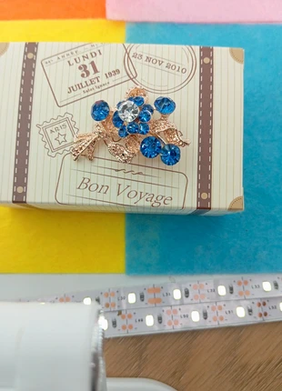 Broche avec la boîte, marque: Broche.fr, état: Très bon état, 5,00 €, 5,95 € Protection acheteurs (Pro) incluse