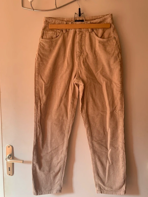 Pantalon crème coupe mom bizzbe