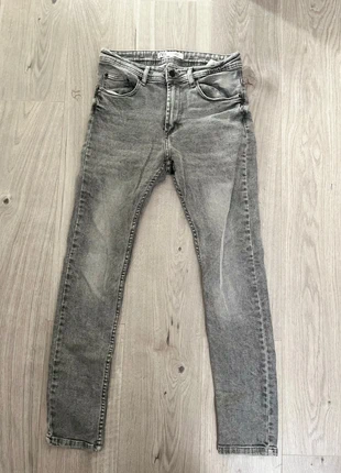 Jeans gris slim, merk: Zara, staat: Goed, maat: W32 | FR 42, € 10,00, € 11,20 inclusief Kopersbescherming