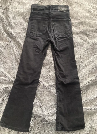 pantalon levis noir , marque: Levi's, état: Bon état, taille: XXS / 32 / 4, 5,00 €, 5,95 € Protection acheteurs incluse