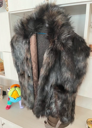 Gilet sans manches en fausse fourrure, marca: ANNA, estado: Novo sem etiquetas, tamanho: Tamanho único, €43.00, €45.85 inclui Proteção do Comprador