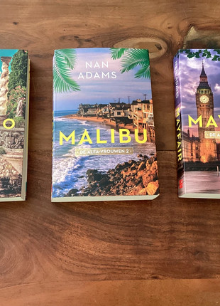 Nan Adams. De Alfa vrouwen serie. Bellagio, Malibu en Mayfair, staat: Heel goed, 15,00 €, 16,45 € inclusief Kopersbescherming