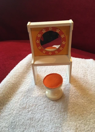 Coiffeuse Lundby et son tabouret, marke: Lundby, zustand: Sehr gut, größe: 6 Jahre / 116, 8,00 €, 9,10 € inklusive Vinted-Käuferschutz