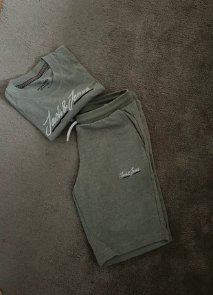 Tenu jack&jones maat 164, merk: Jack & Jones, staat: Heel goed, maat: 14 jaar / 164 cm, € 8,00, € 9,10 inclusief Kopersbescherming