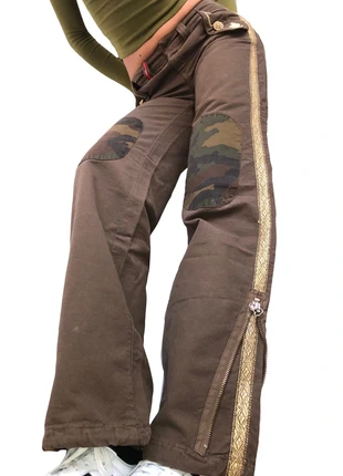 Vintage 90s wide leg cargo pants! Baggy militar brown pants flared! Low waist with zips, merk: Vintage Dressing, staat: Nieuw zonder prijskaartje, maat: XS / 34 / 6, € 32,00, € 34,30 inclusief Kopersbescherming