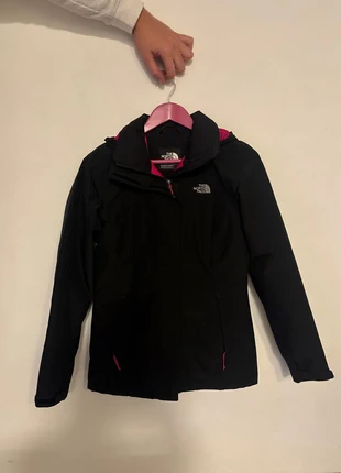 The north Face Jacke, marque: The North Face x Kaws, état: Neuf sans étiquette, taille: XS / 34 / 6, 40,00 €, 42,70 € Protection acheteurs incluse