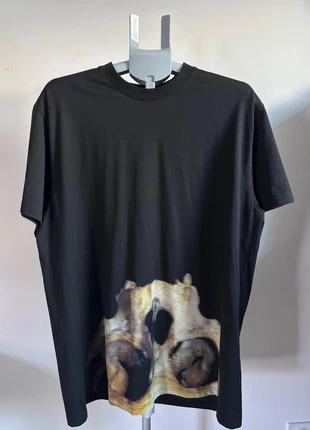 T-shirt Givenchy noir imprimés crane taille M, merk: Givenchy, staat: Heel goed, maat: M, € 215,00, € 226,45 inclusief Kopersbescherming