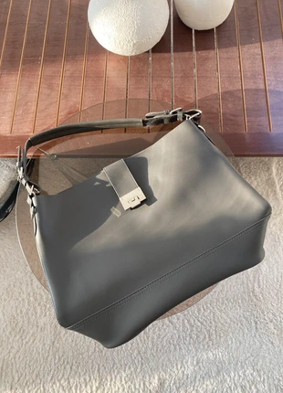 Grey vegan leather shopper, merk: H&M, staat: Nieuw zonder prijskaartje, € 5,00, € 5,95 inclusief Kopersbescherming
